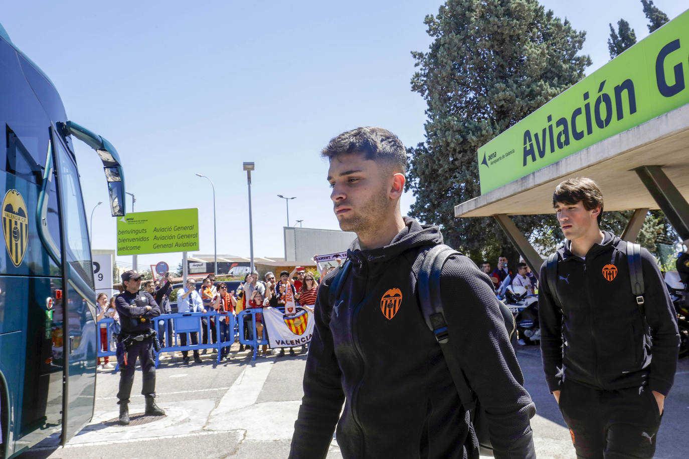 Fotos: El Valencia CF vuelve a casa tras la final de la Copa del Rey en Sevilla