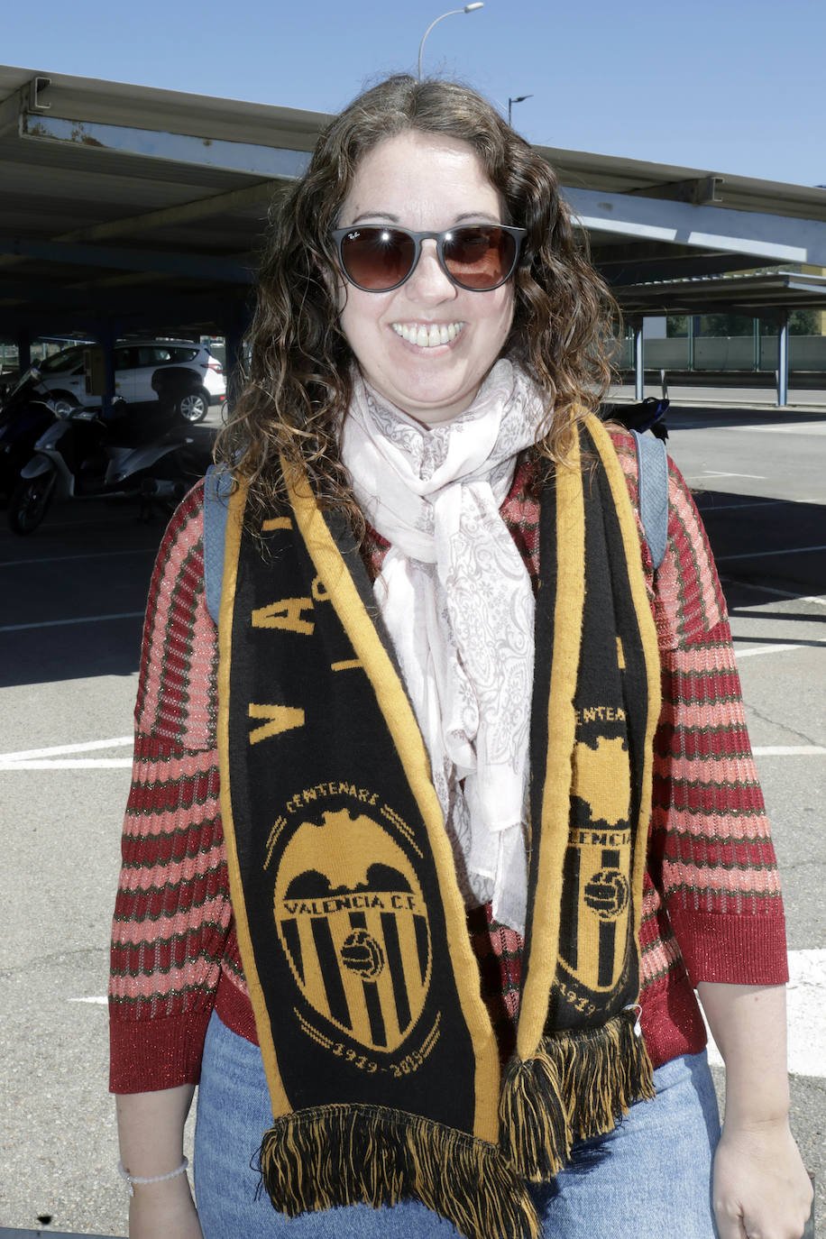 Fotos: El Valencia CF vuelve a casa tras la final de la Copa del Rey en Sevilla