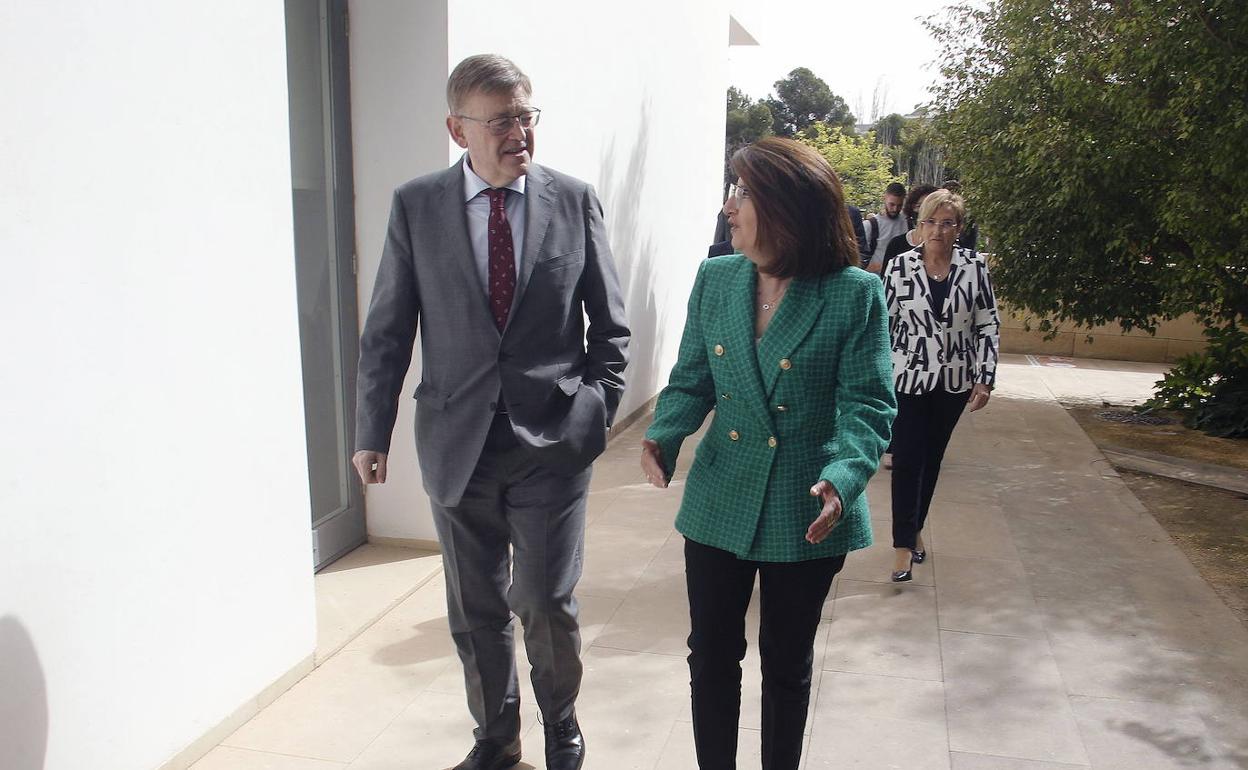 El president del Consell, Ximo Puig, ayer, junto a la rectora de la UA, Amparo Navarro. 