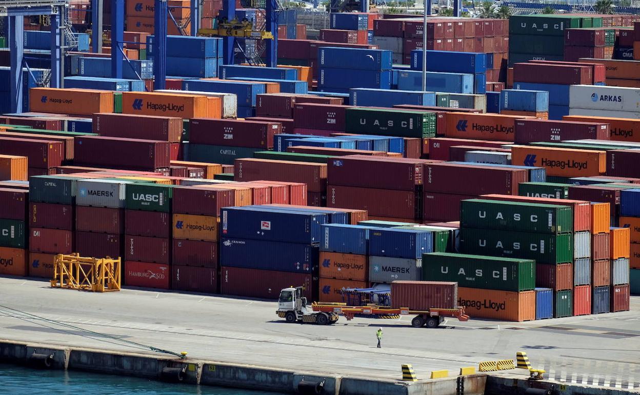 Contenedores en una terminal del puerto de Valencia.