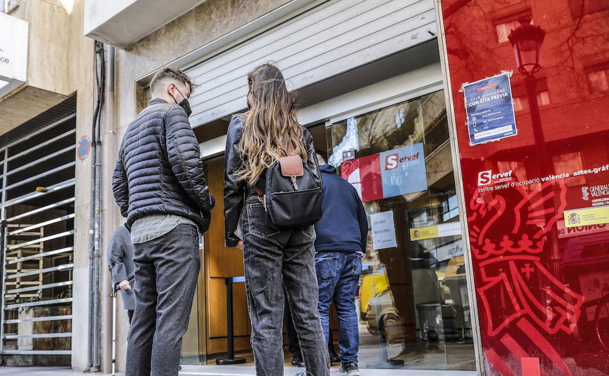 Oficina del Servef en Valencia. 