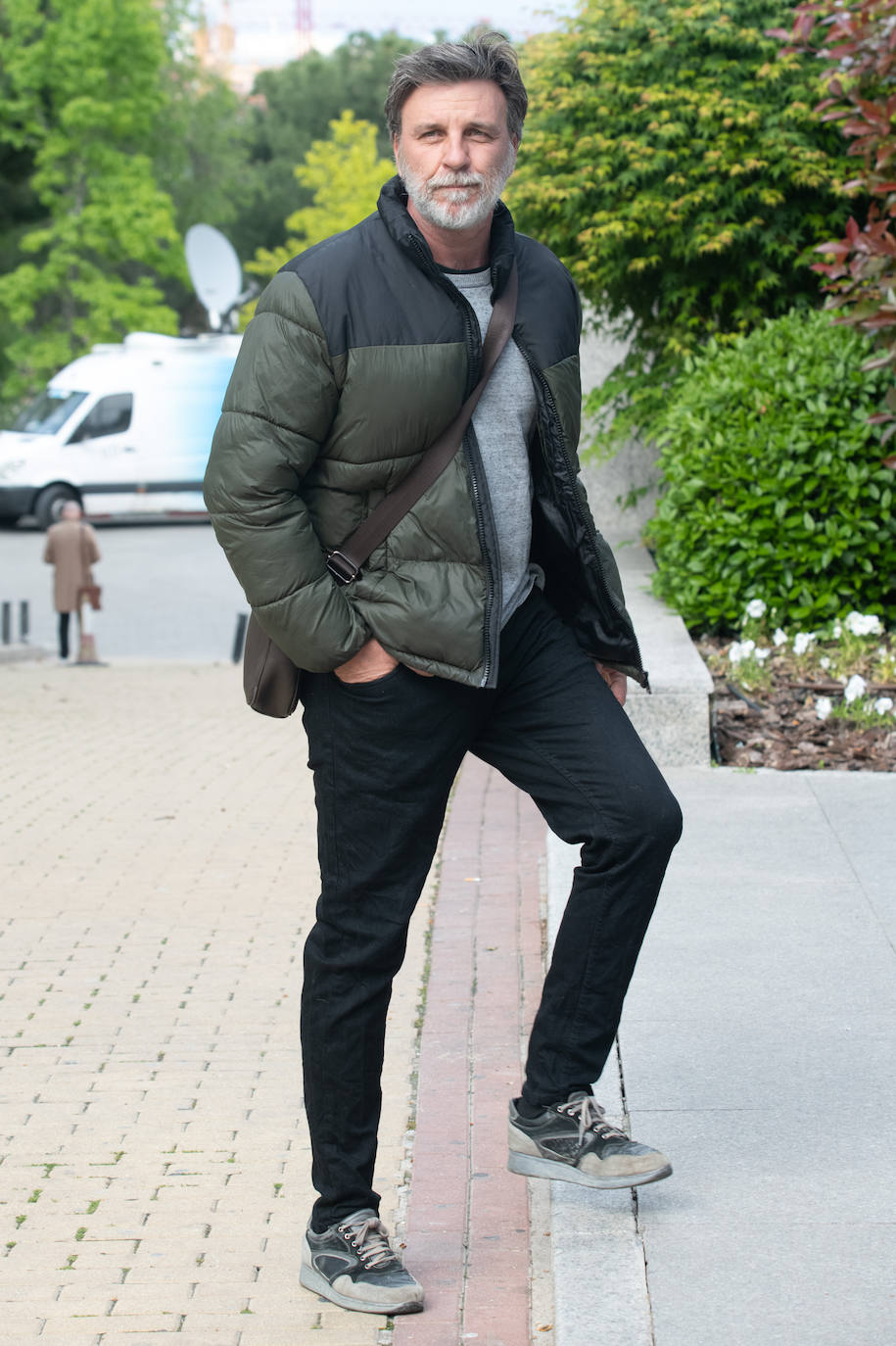 El actor Armando del Río llega al tanatorio San Isidro