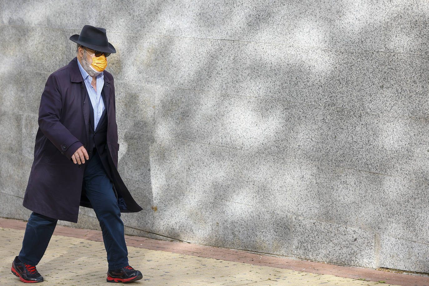 El actor Antonio Resines, a su llegada a la capilla ardiente del actor Juan Diego