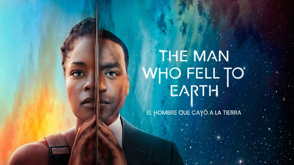 'The man who fell to earth' | Plataforma: Movistar +. Estreno: el 9 de mayo. Sinopsis: Una historia íntima y universal con tintes distópicos que invita a redescubrir nuestro mundo a través de los ojos de otro. Reparto: Chiwetel Ejiofor y Naomie Harris, entre otros.