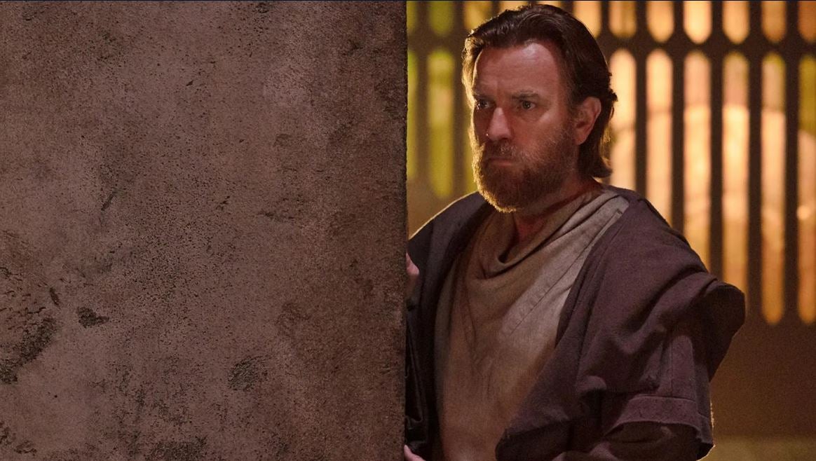 'Obi-Wan Kenobi' | Plataforma: Disney +. Estreno: 27 de mayo. Sinopsis: La serie comienza 10 años después de los dramáticos acontecimientos de 'Star Wars: La venganza de los Sith', donde Obi-Wan se enfrentó a su mayor derrota: la caída y corrupción de su mejor amigo y aprendiz de Jedi, Anakin Skywalker, que se pasó al lado oscuro como el malvado Lord Sith Darth Vader. Reparto: Ewan McGregor, Hayden Christensen y Moses Ingram, entre otros.