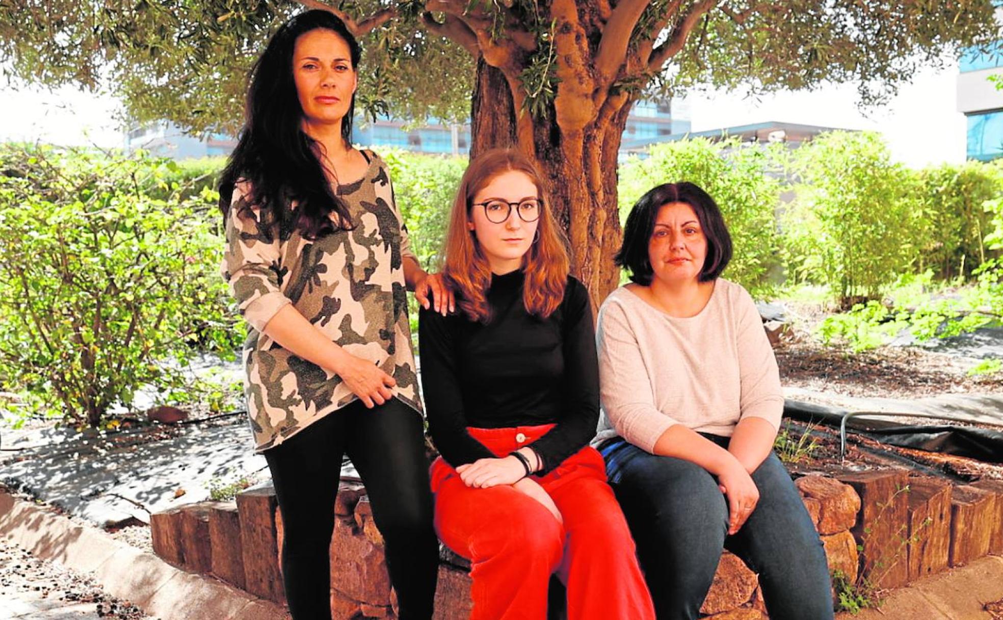 Luchadoras. Tres mujeres que buscan empleo, Angus, María y Eva, el viernes, en LAS PROVINCIAS. 