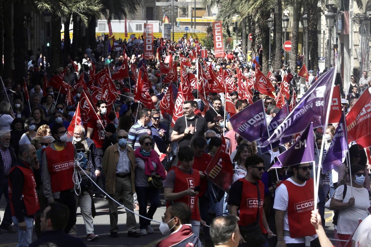 Los sindicatos celebran el Día del Trabajador con reivindicaciones sobre salarios, precios e igualdad.