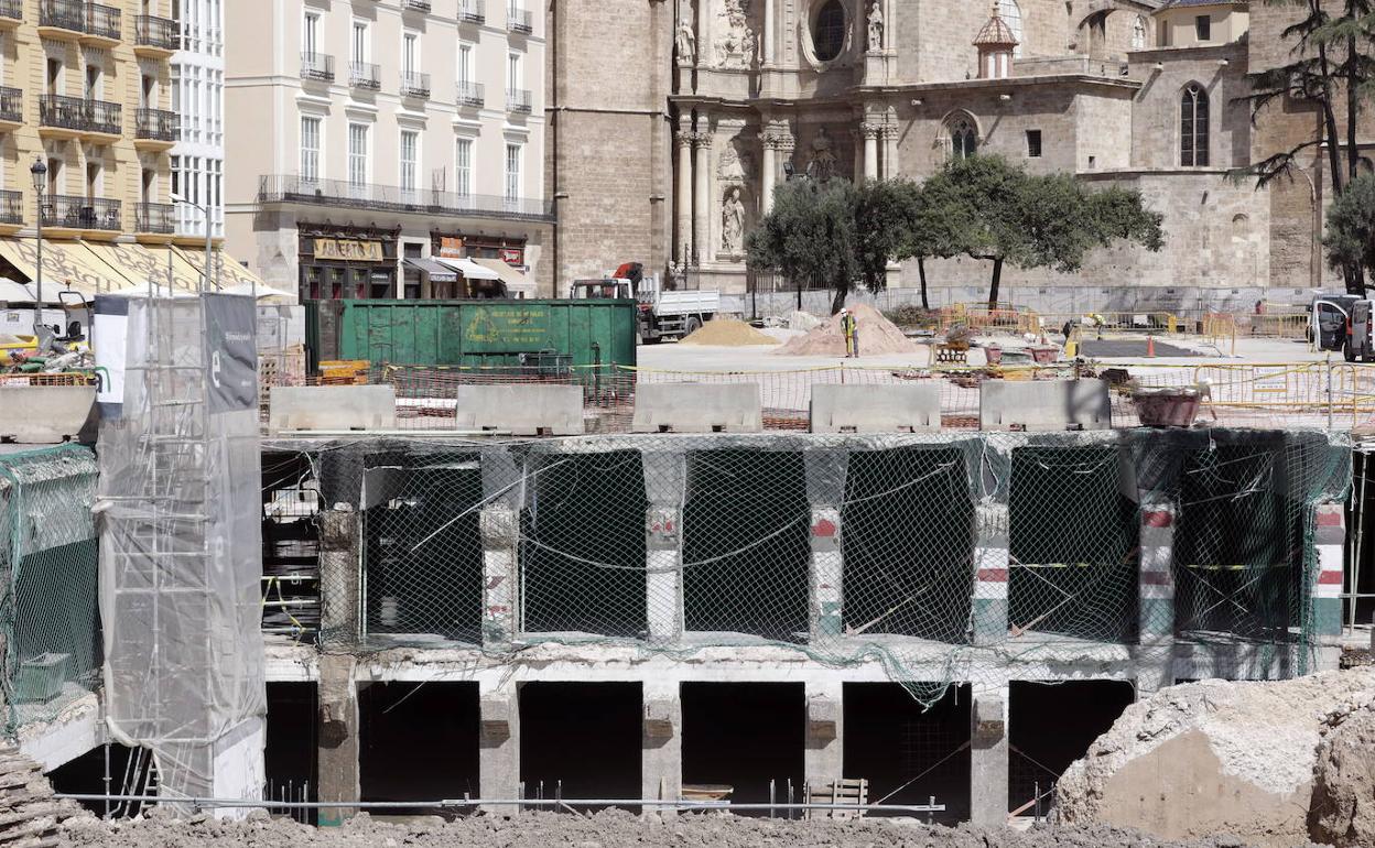 Obras de la plaza de la Reina, donde se ve el aparcamiento.