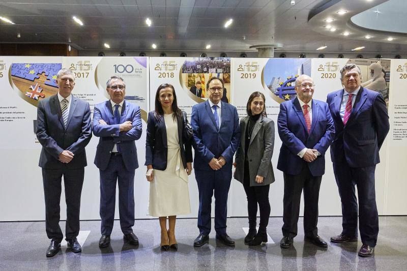 Forinvest 2022 arrancó este martes su 15 edición con su habitual Noche de las Finanzas en Feria Valencia, donde se entregaron los premios que dan el pistoletazo de salida al mayor foro financiero-empresarial del país. Los galardones fueron para Beatriz Corredor, presidenta del Grupo Red Eléctrica; Iñigo Parra, presidente de Stadler Valencia, premio a la trayectoria empresarial; Gonzalo Iturmendi, socio director del bufete G. Iturmendi y Asociados y premio a la Trayectoria Profesional en el sector asegurador; Cristina Aristoy, cofundadora y CEO de Singularu y premio al emprendimiento y a la innovación.