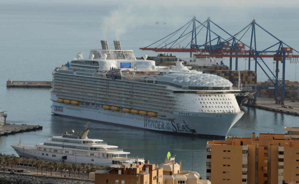 El crucero 'Wonder os the seas', en Málaga.