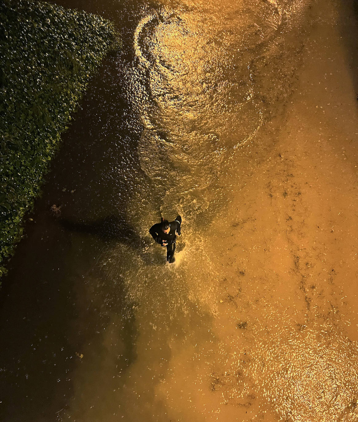 La tromba de agua deja 100 litros en El Cabanyal en menos de 2 horas, provoca inundaciones en calles, entrada de agua en viviendas y corta túneles en la capital