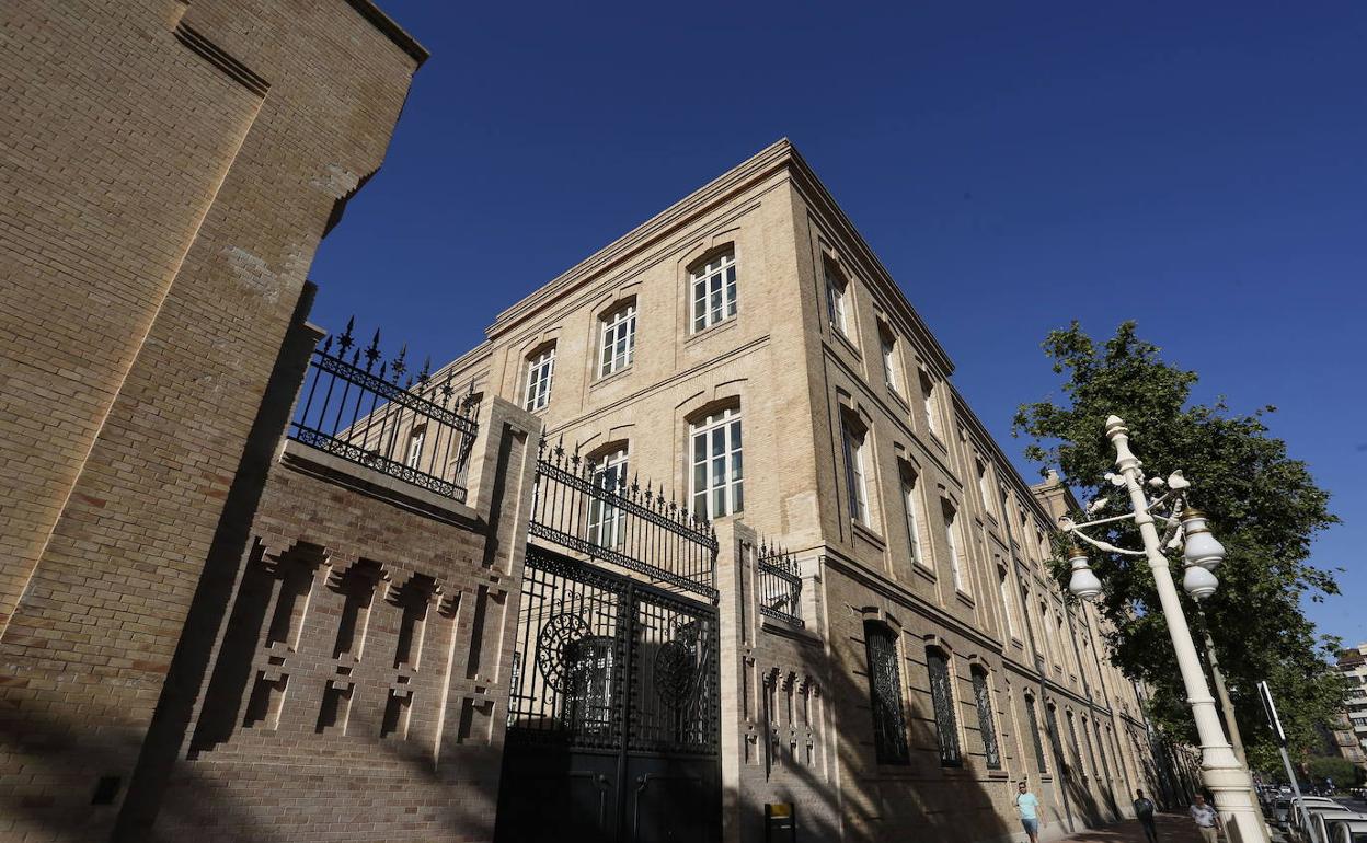 Edificio de Tabacalera donde hay oficinas municipales.