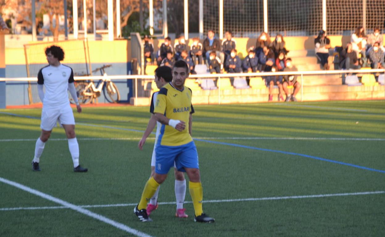 Josep, jugador del Dénia, durante un partido frente el R Algemesí. 