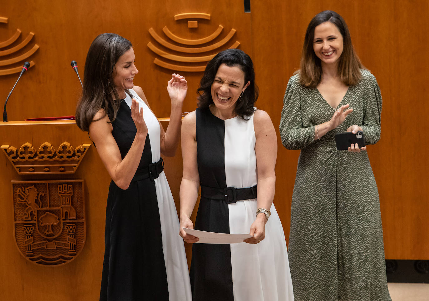 Fotos: Letizia | Así es el vestido de 50 euros con el que la Reina ha coincidido con una premiada