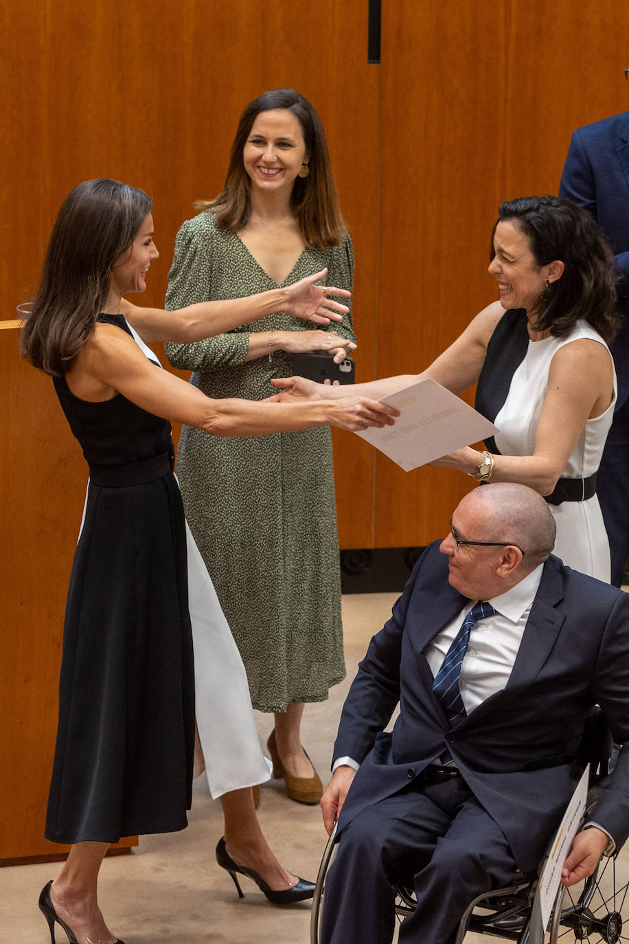 Fotos: Letizia | Así es el vestido de 50 euros con el que la Reina ha coincidido con una premiada