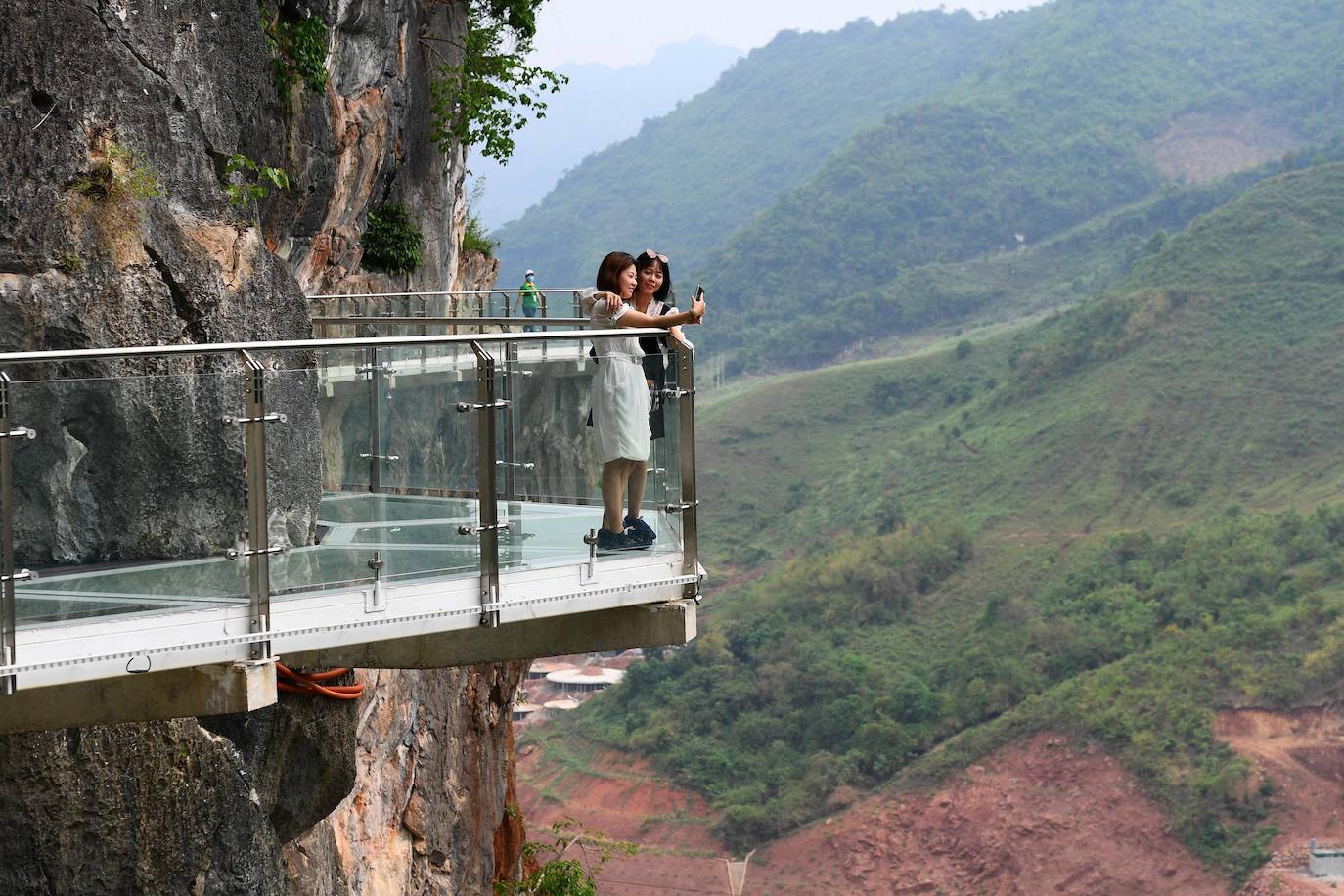 Fotos: Así es el puente de cristal más largo del mundo