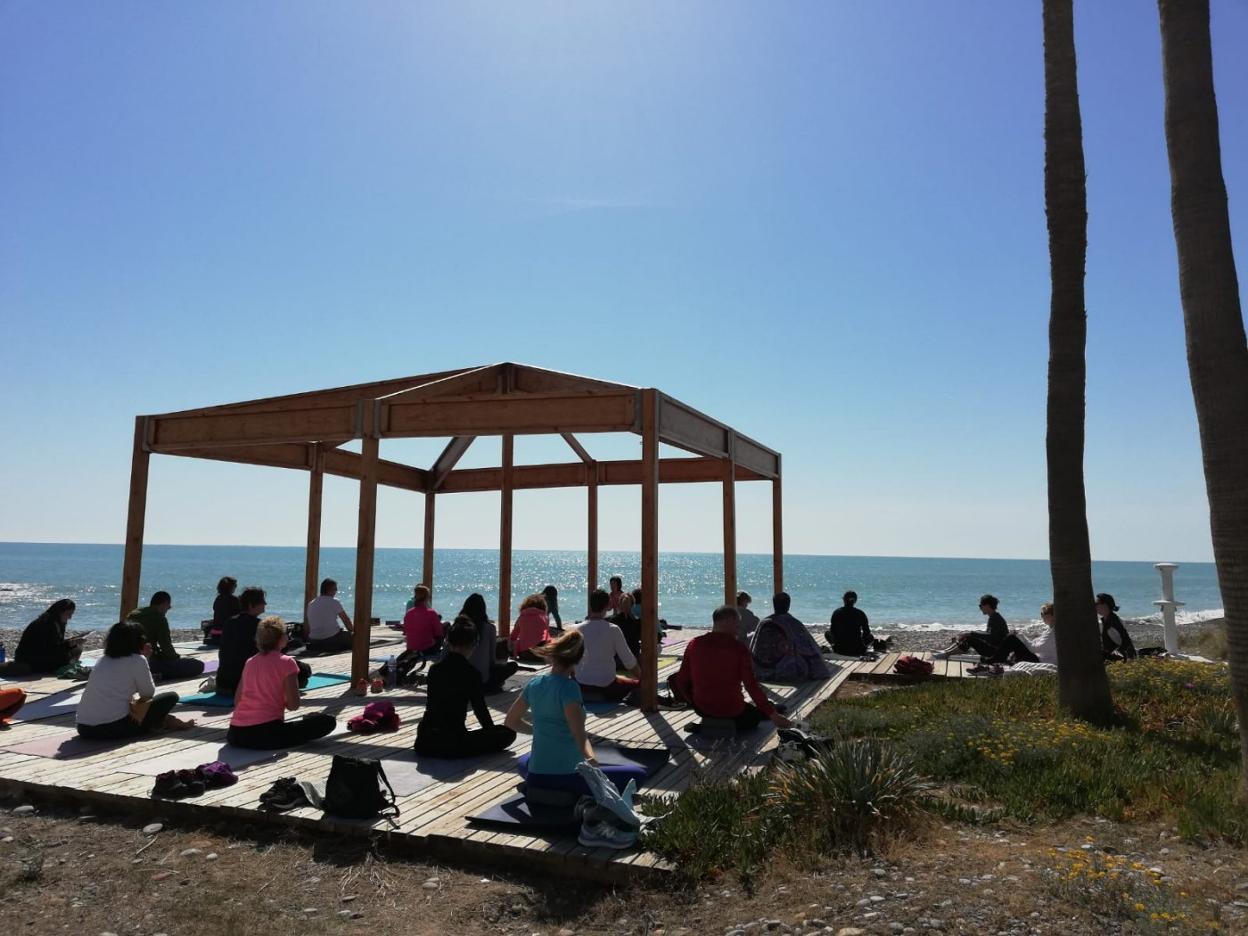 Un proyecto cooperativo inspirado en el yoga y comprometido con el medio natural