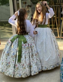 Imagen secundaria 2 - Ensayo de las cortes infantiles de 2020-2021 y de 2022 y de Nerea López y Carla García (FMIV). 