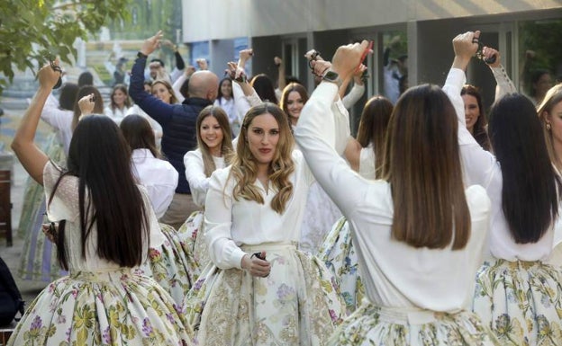 Imagen principal - Ensayo de la dansà de las cortes de 2020-2021 y 2022 y de Carmen Martín y Consuelo Llobell (FMV) . 