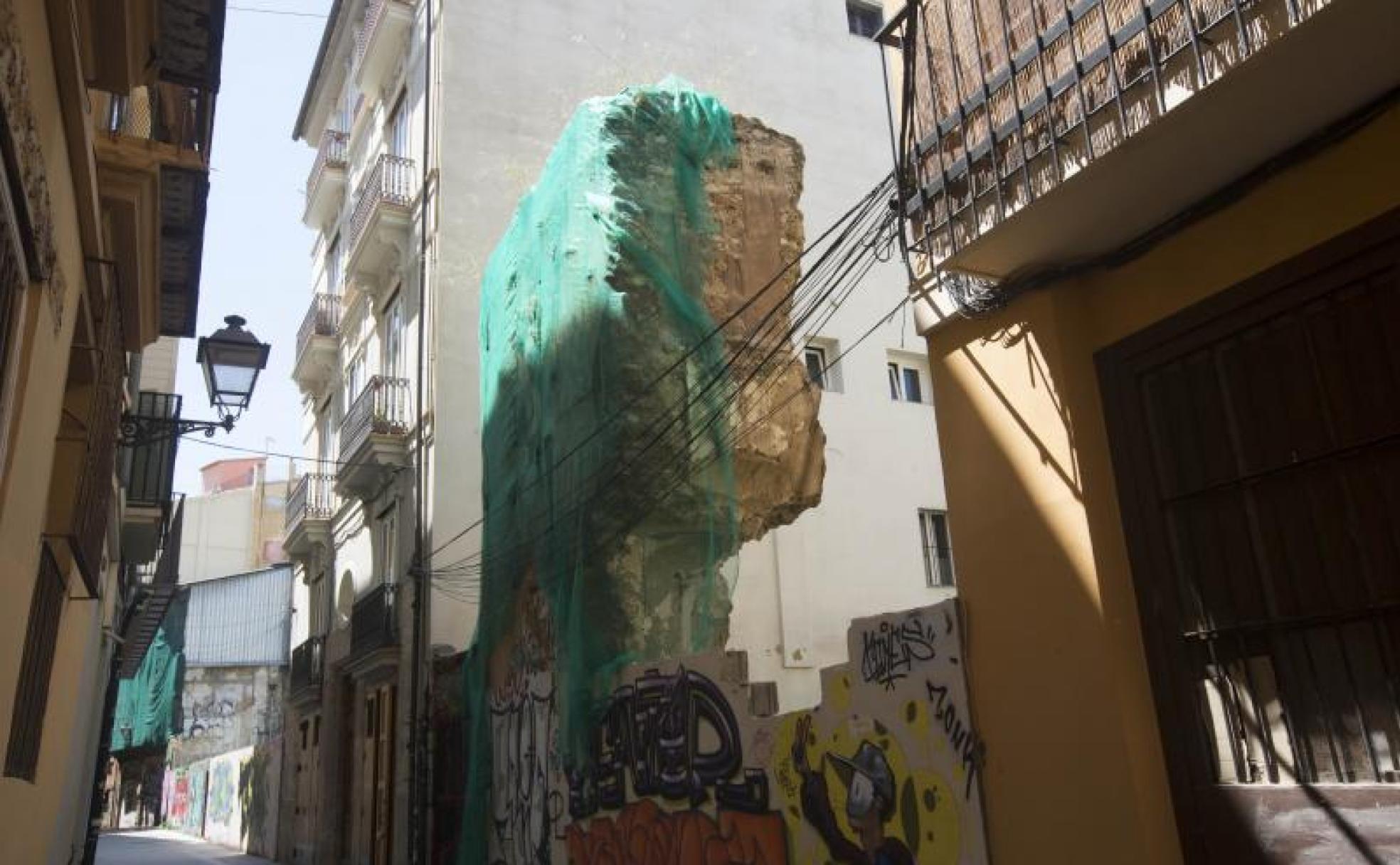 Restos de la muralla árabe en la calle Salinas.