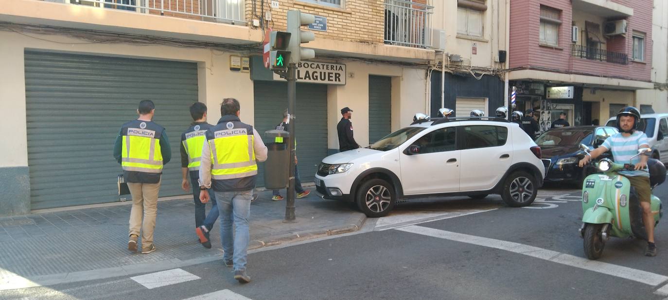 Fotos: Cerco policial en el barrio de Orriols para frenar la delincuencia