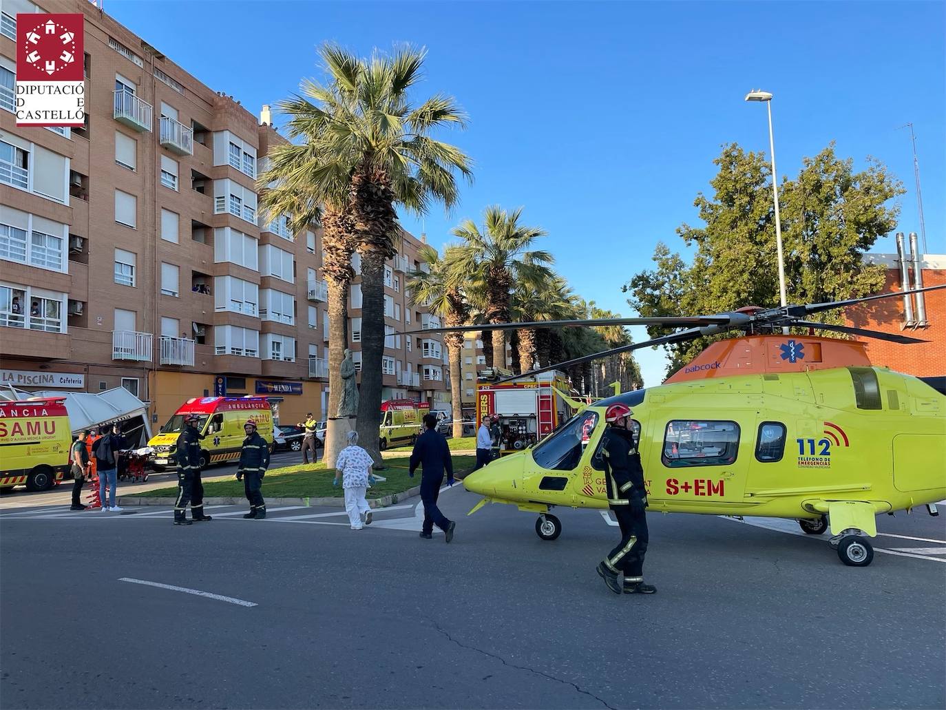 Fotos: Un coche arrolla la terraza de un bar en Burriana