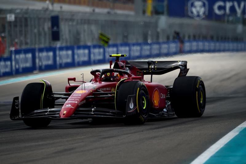 Carlos Sainz al volante de su Ferrari en el Gran Premio de Miami