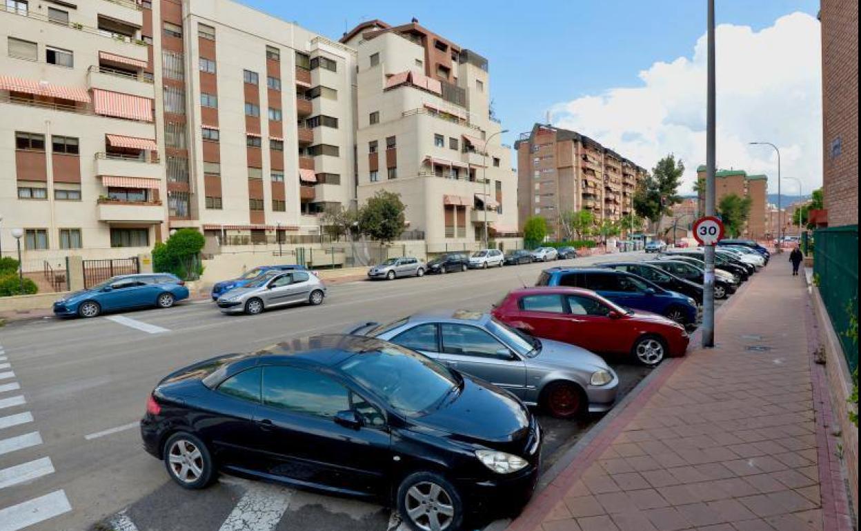 DGT, multa | La multa por guardar una plaza de aparcamiento en la calle