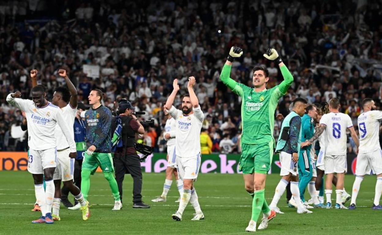 Los jugadores del Real Madrid celebran el pase a la final de la Champions. 