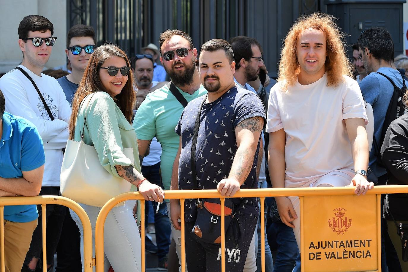 Fotos: Pirotecnia Aitana dispara una mascletà en el día de la Mare de Déu