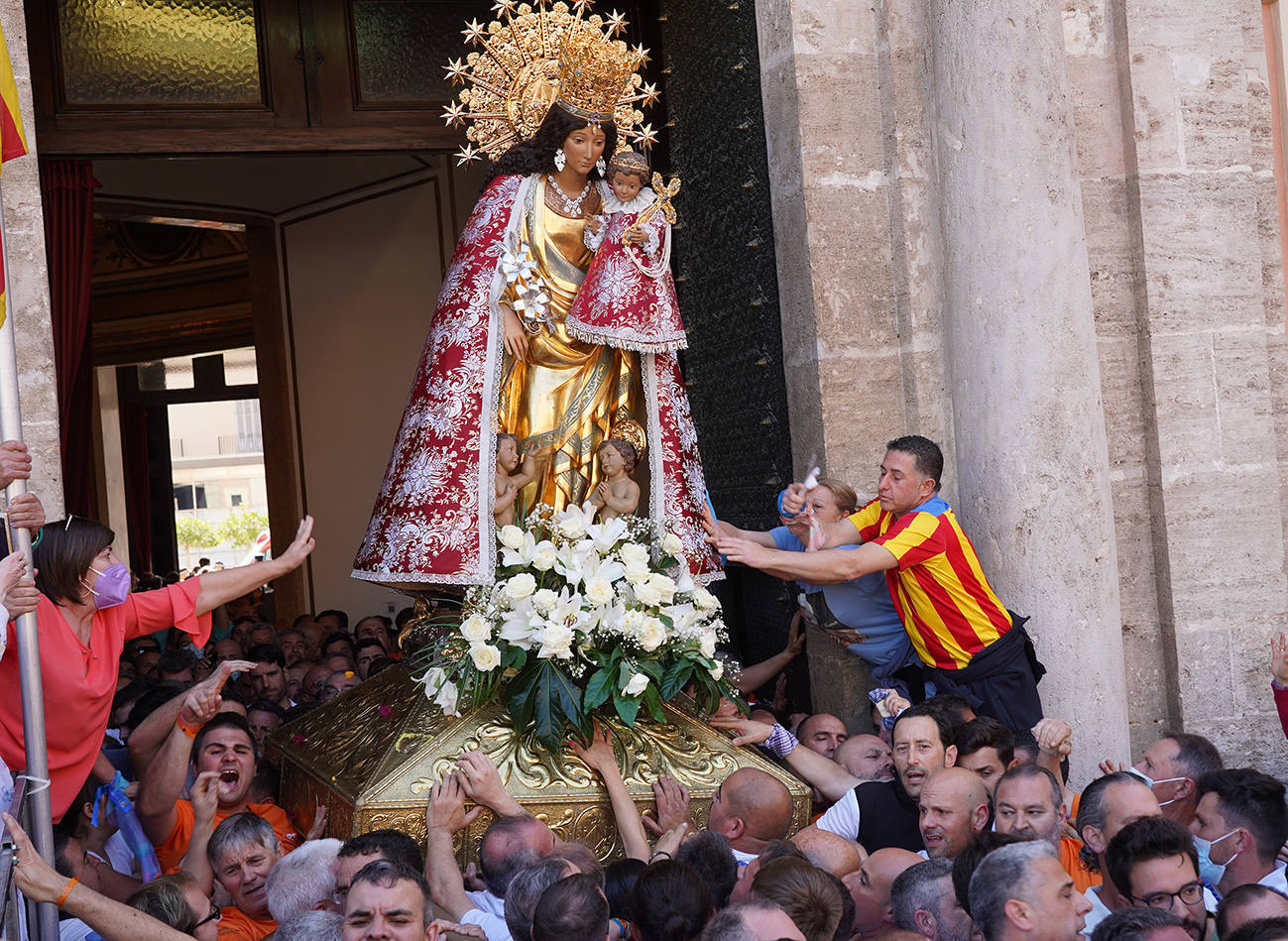 Fotos: Traslado de la Virgen de los Desamparados 2022