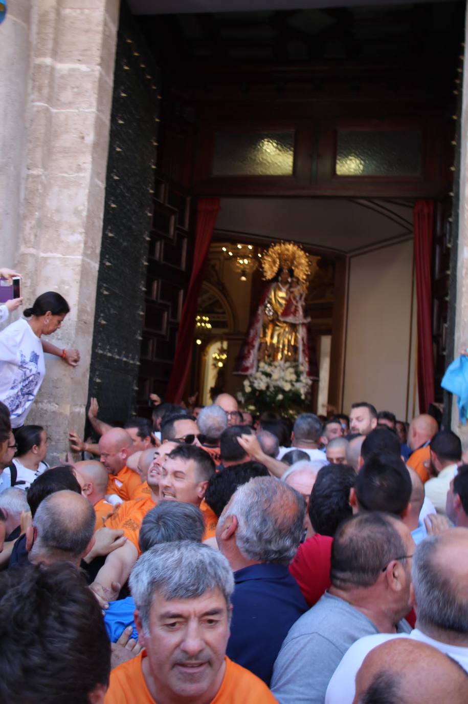 Fotos: Traslado de la Virgen de los Desamparados 2022