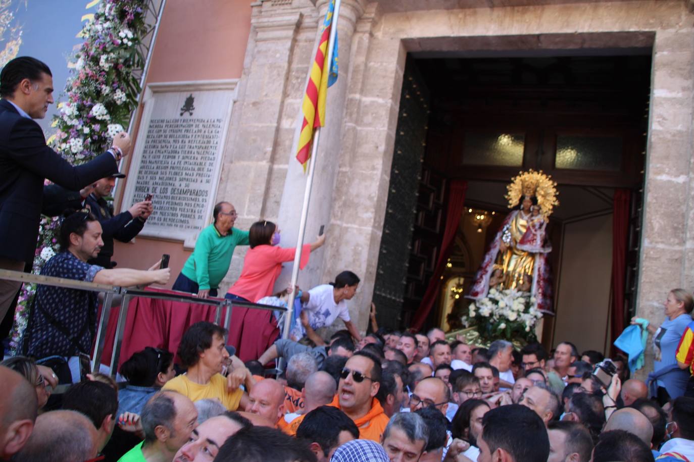 Fotos: Traslado de la Virgen de los Desamparados 2022