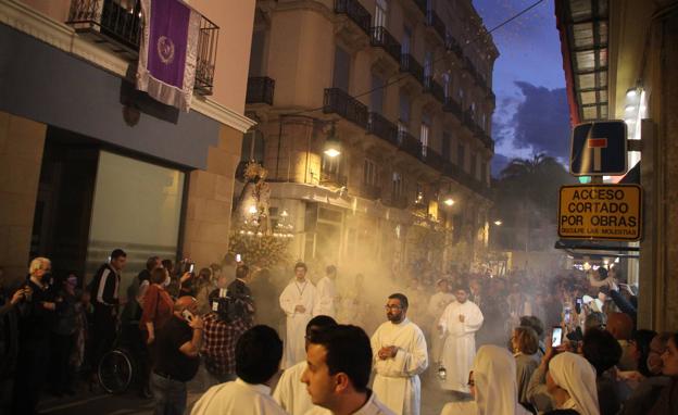 La Virgen sale de la calle Luis Vives.