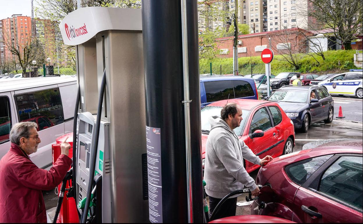 Fedea avisa: subvencionar la gasolina es un «desperdicio de recursos»