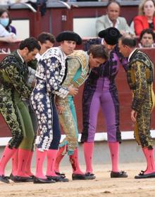 Imagen secundaria 2 - Toros Feria de San Isidro 2022 | Herido grave el torero Arturo Gilio en Las Ventas