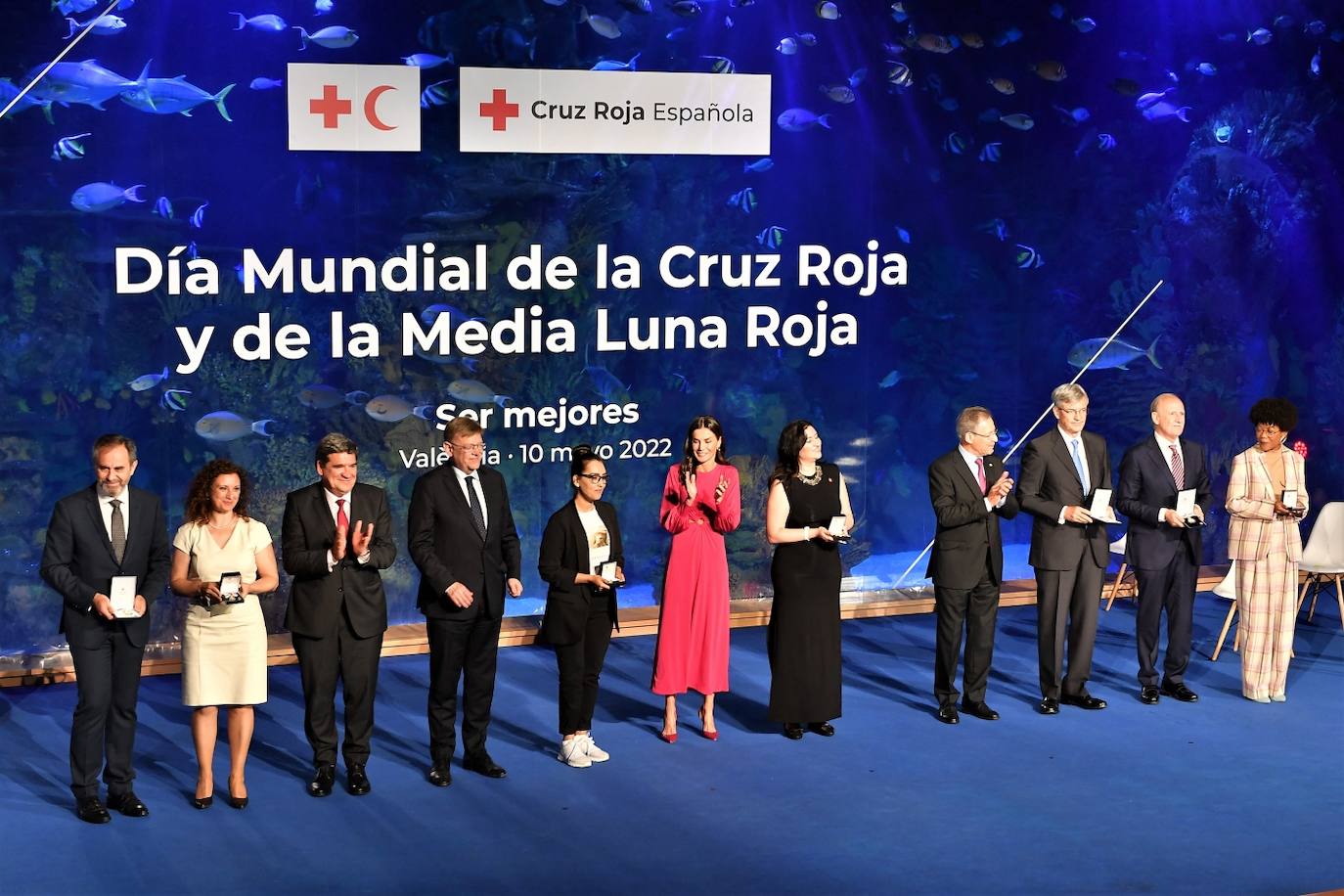 Fotos: La reina Letizia entrega las condecoraciones de Cruz Roja en Valencia