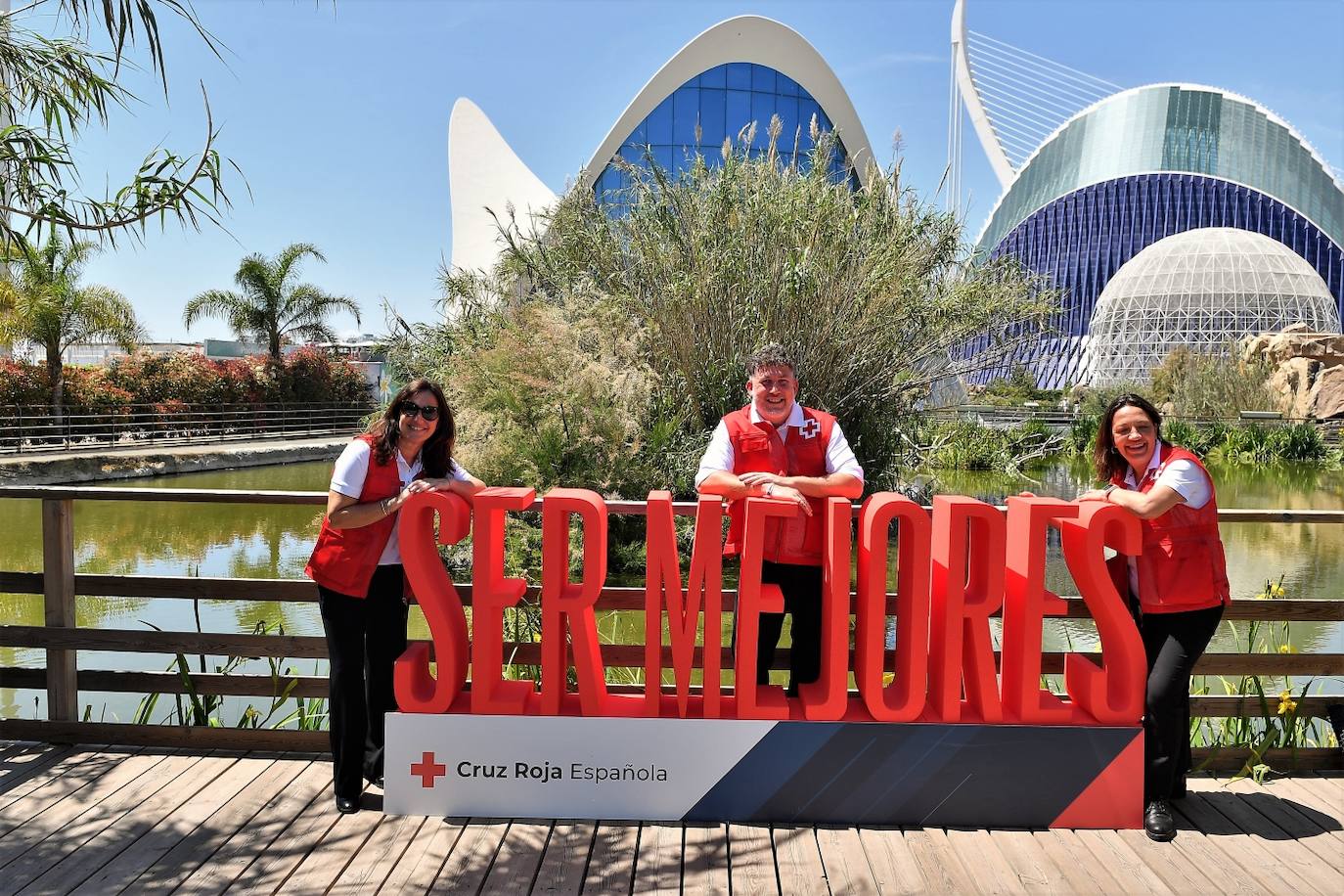 Fotos: La reina Letizia entrega las condecoraciones de Cruz Roja en Valencia