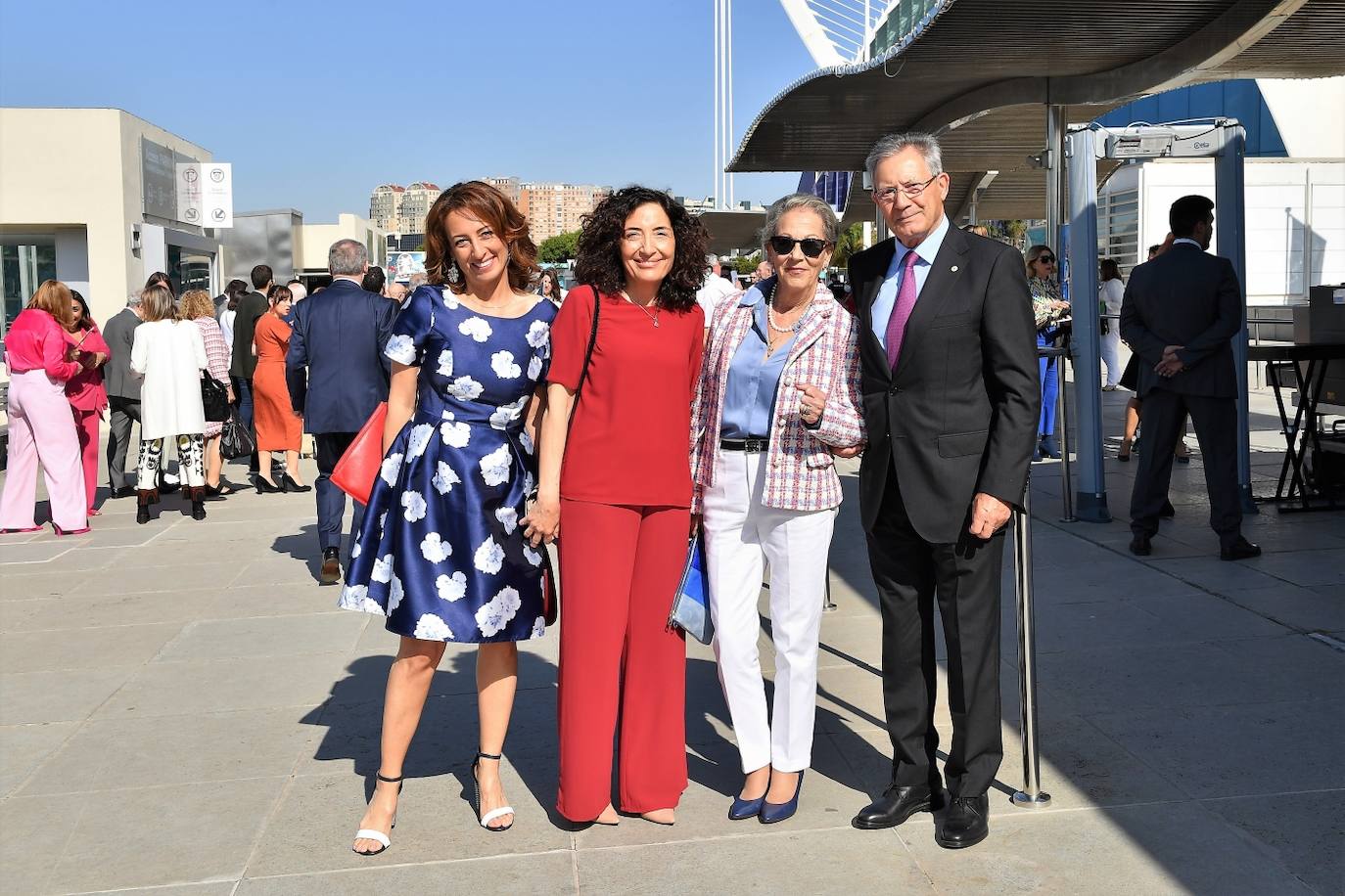 Fotos: La reina Letizia entrega las condecoraciones de Cruz Roja en Valencia