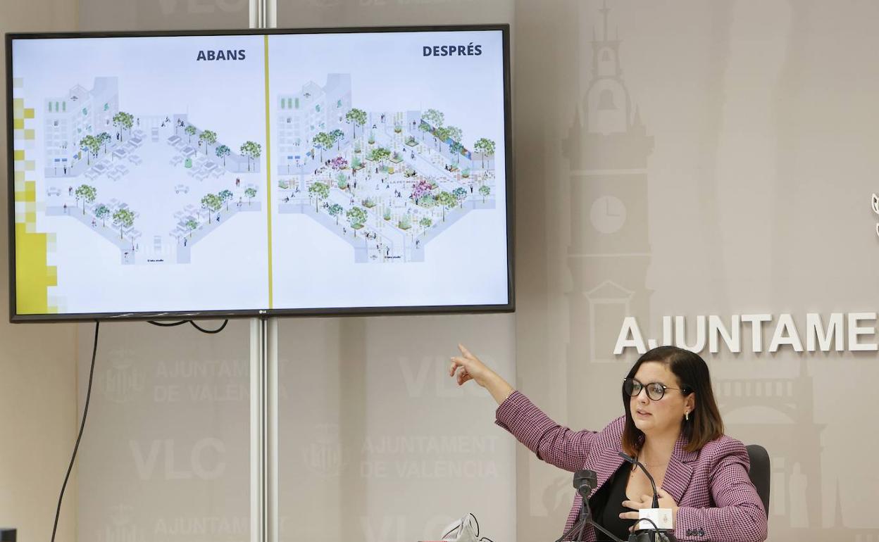 La concejala de Urbanismo, Sandra Gómez, durante la presentación de la supermanzana.