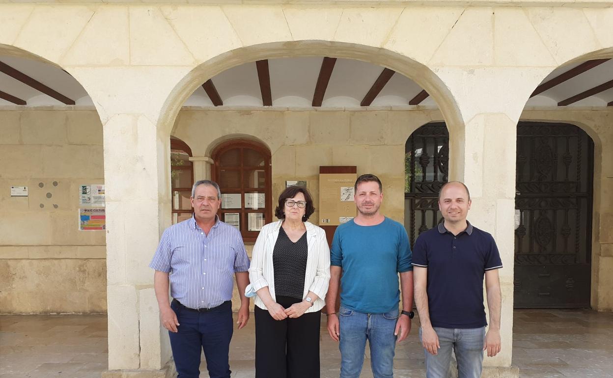 Los alcaldes de Montesa, Vallada, La Font de la Figuera y Moixent, tras la reunión mantenida este miércoles. 