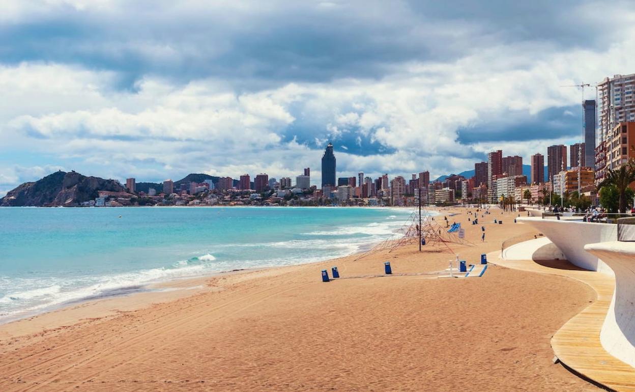 La playa de Poniente no ha recibido este año la bandera azul