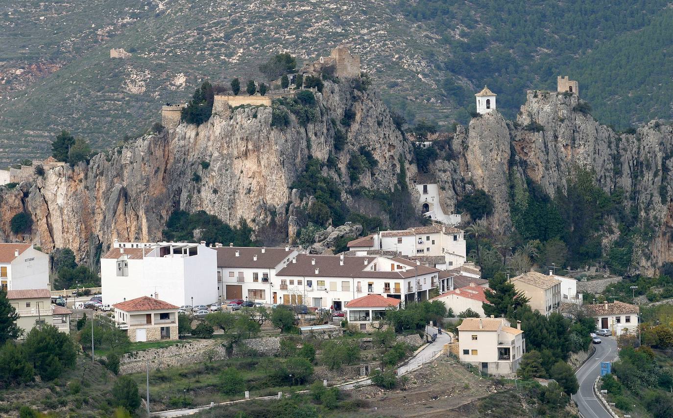 2.- Guadalest (Alicante)