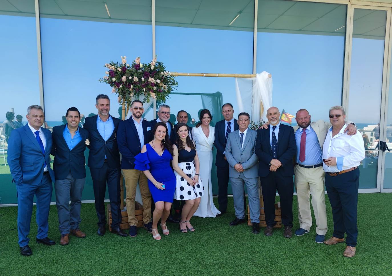 La boda de Benjamín Lara y Raquel Subías se celebró en la terraza del Veles e Vents.