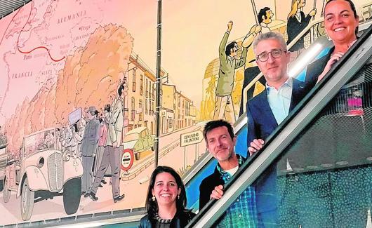 El mural, con el conseller España y el artista Paco Roca. 