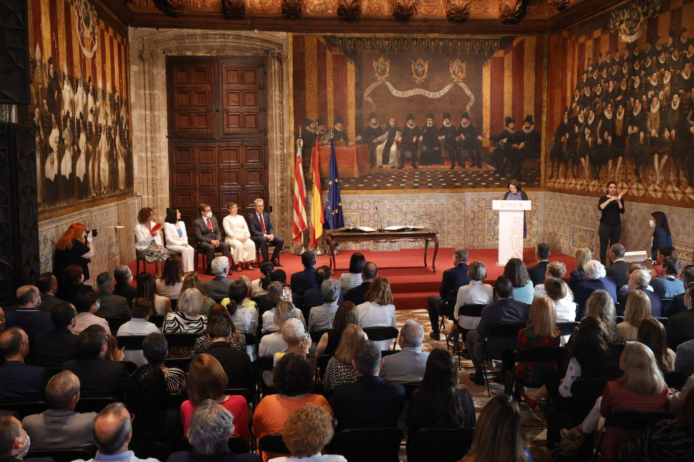 Los nuevos responsables de Educación, Sanidad, Hacienda, Política Territorial e Innovación acceden a sus cargos tras la remodelación del Consell realizada por el presidente de la Generalitat, Ximo Puig.