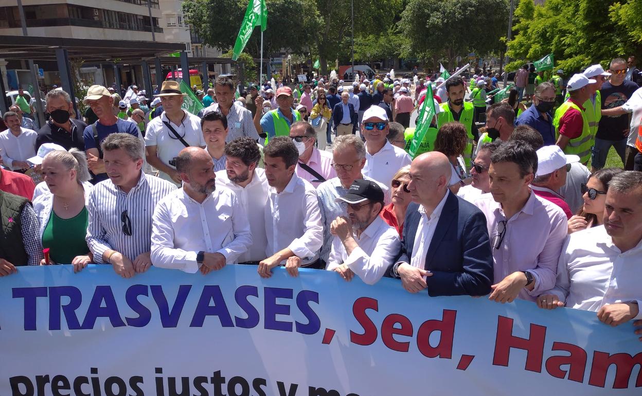 Presencia de políticos en la manifestación de Alicante. 