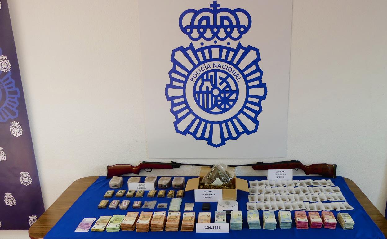 Material requisado por la Policía Nacional de Gandia. 