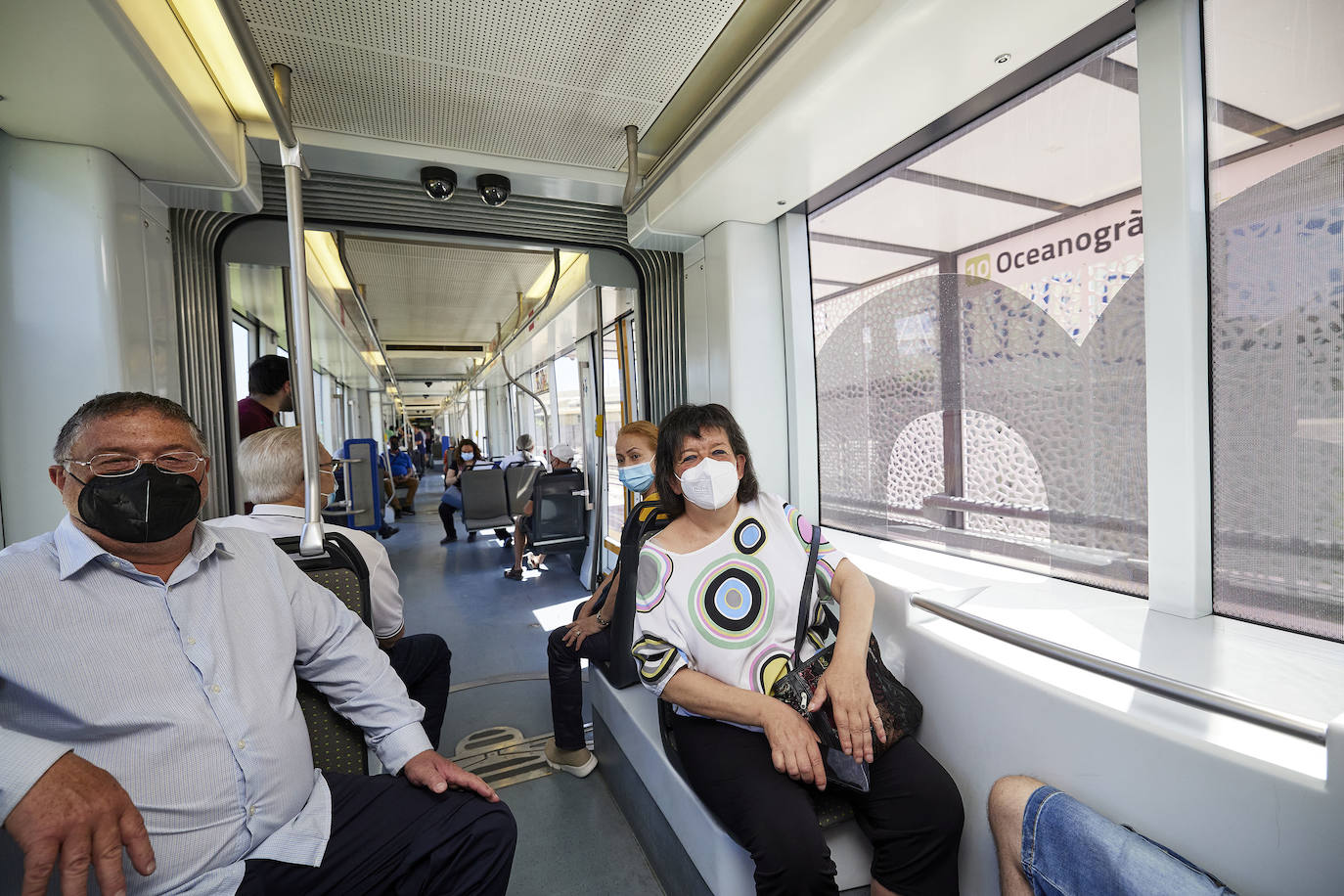 Fotos: Los primeros usuarios se suben a la Línea 10 del metro