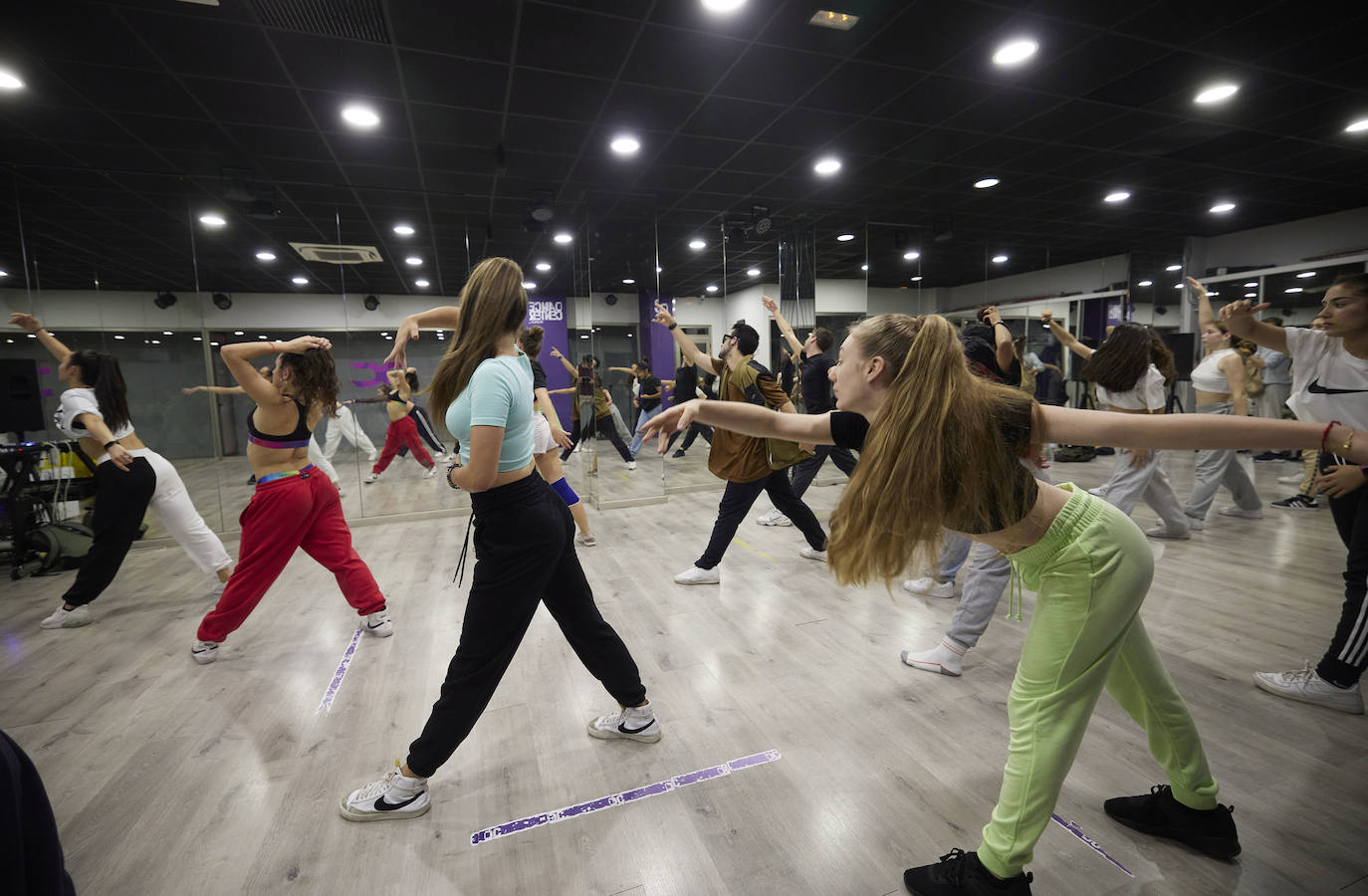 Fotos: El &#039;chanelazo&#039; llega a las escuelas de baile en Valencia